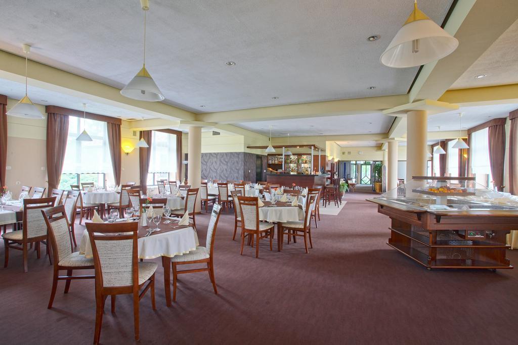 Hotel Perla Bieszczadow Geovita Чарна Экстерьер фото